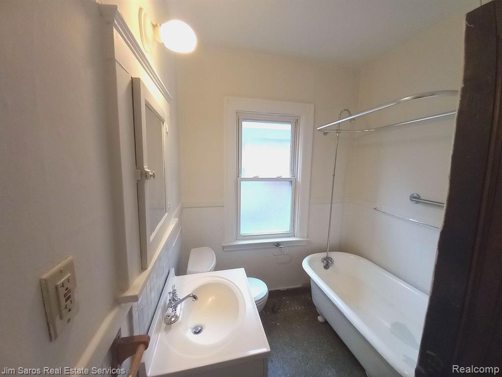 860 Nottingham Road, Unit 4 Grosse Pointe, MI 48230 - Photo 5 of 6