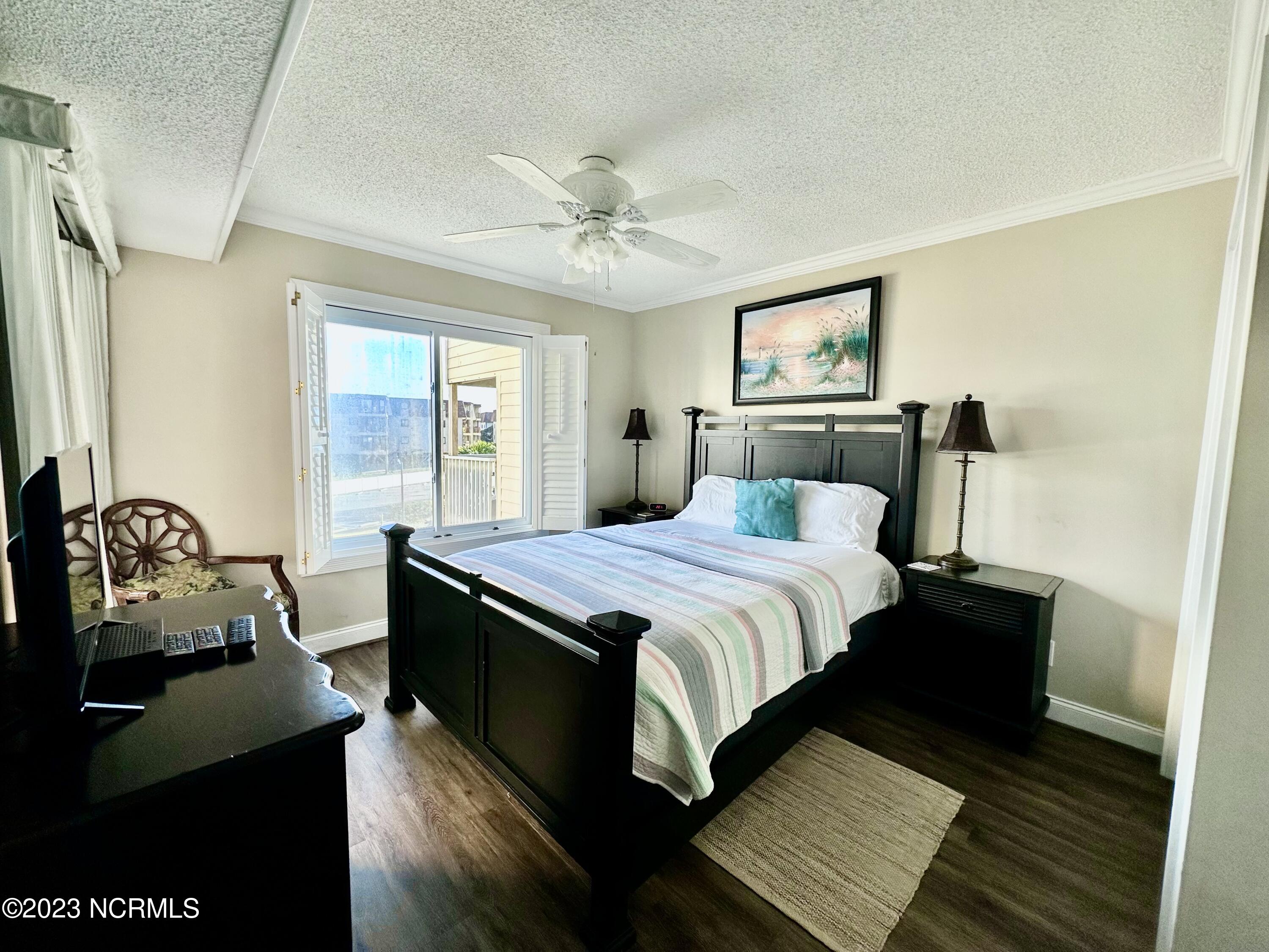 1904 East Fort Macon Road, Unit 255 Atlantic Beach, NC 28512 - Photo 10 of 35 Primary bedroom