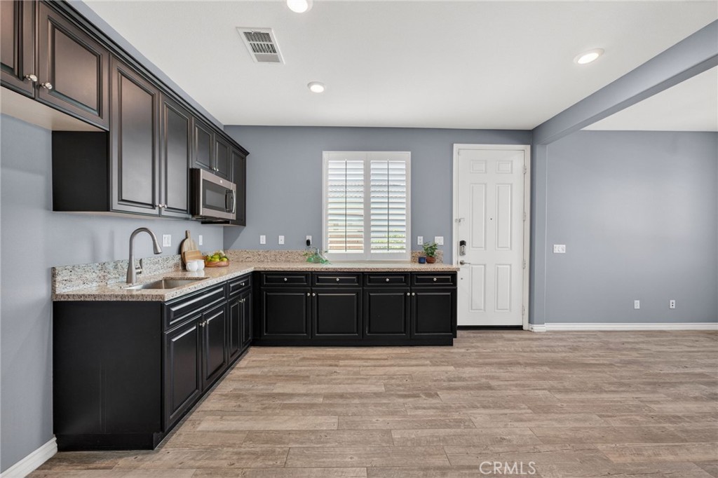 33320 Kilroy Road Temecula, CA 92592 - Photo 44 of 75 Next Gen Kitchenette
