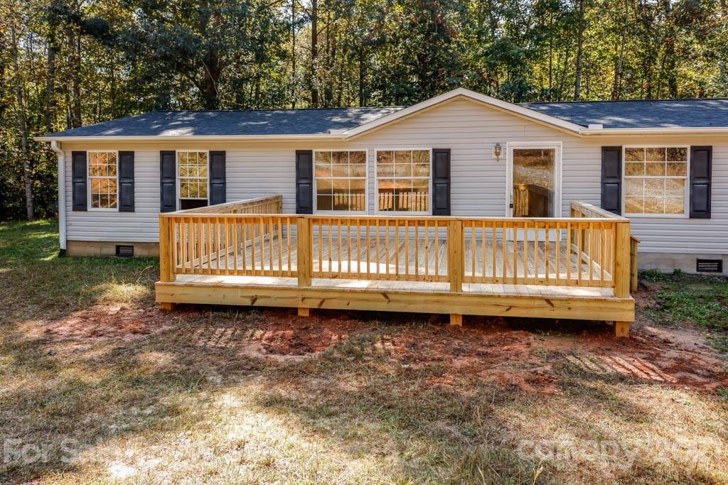 525 Hamilton Road Rutherfordton, NC 28139 - Photo 5 of 39 a front view of a house with garden