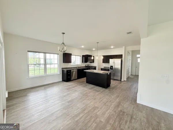 $2,000 | 410 North Caswell Street, Unit B, Glennville, GA 30427