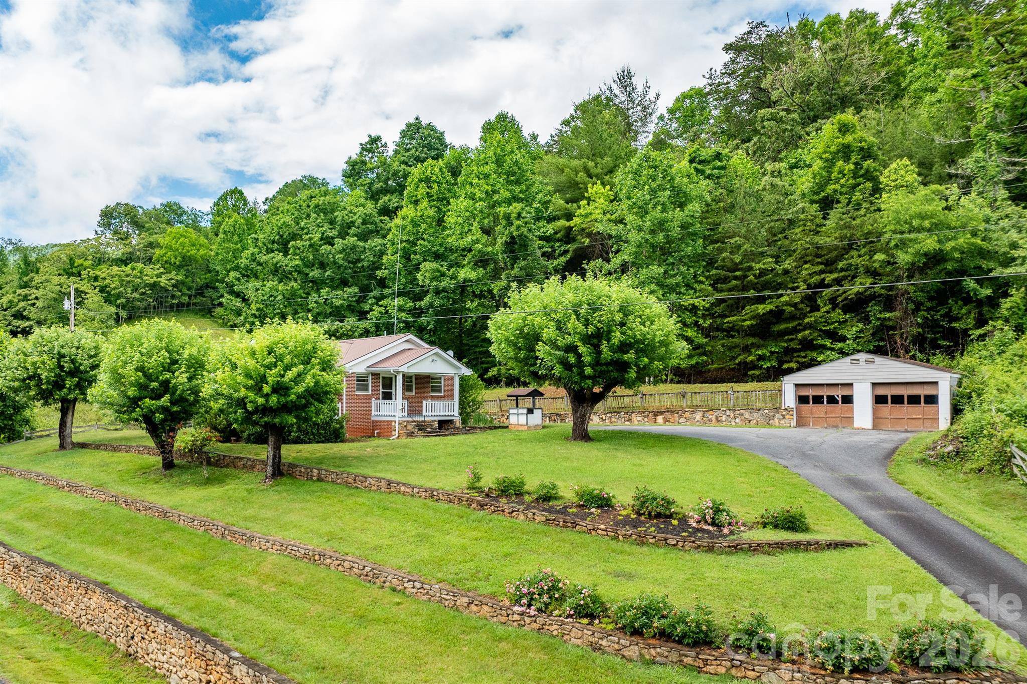 302 Sprinkle Branch Road Marshall, NC 28753 - Photo 1 of 38