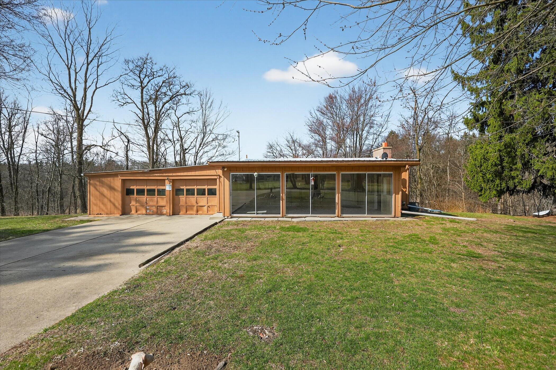 7091 Ann Arbor Road Jackson, MI 49201 - Photo 61 of 61 Front of house