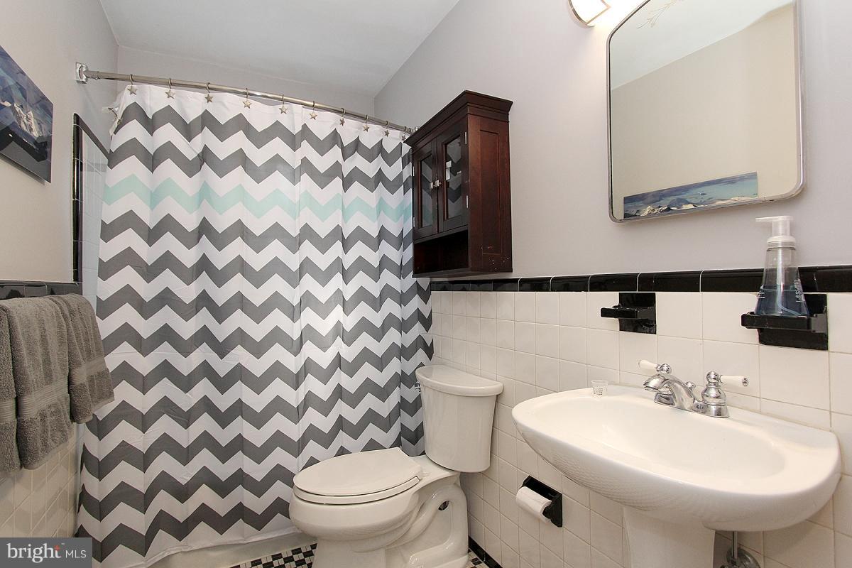 9401 Crosby Road Silver Spring, MD 20910 - Photo 19 of 30 Bath