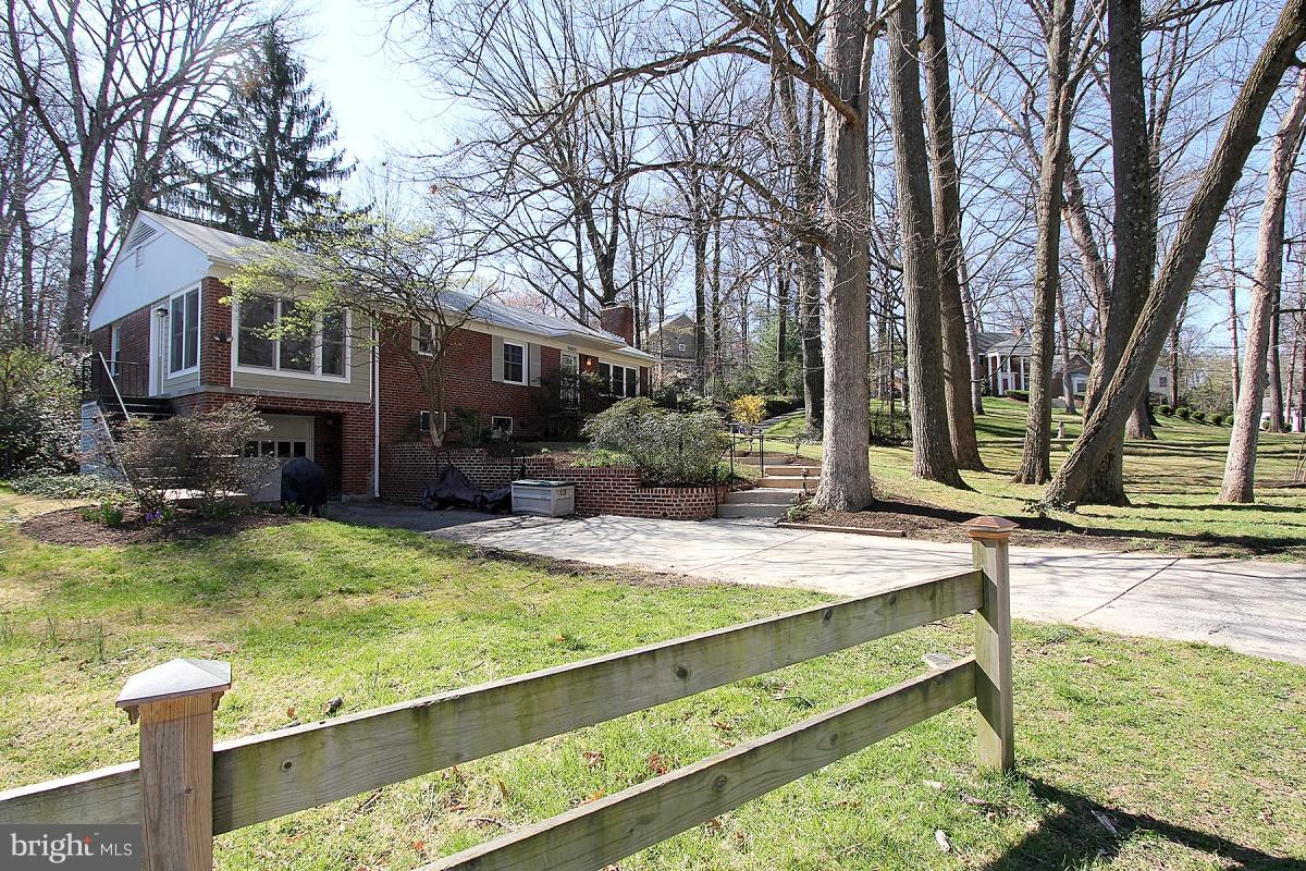 9401 Crosby Road Silver Spring, MD 20910 - Photo 23 of 30 Great yard, driveway and attached garage
