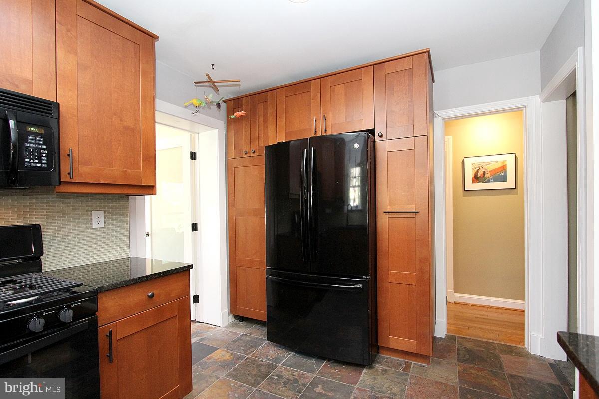 9401 Crosby Road Silver Spring, MD 20910 - Photo 10 of 30 Kitchen