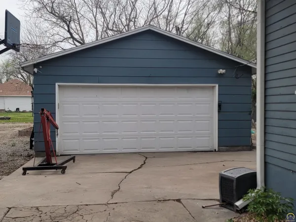 $173,500 | 525 South Exchange Street, Emporia, KS 66801
