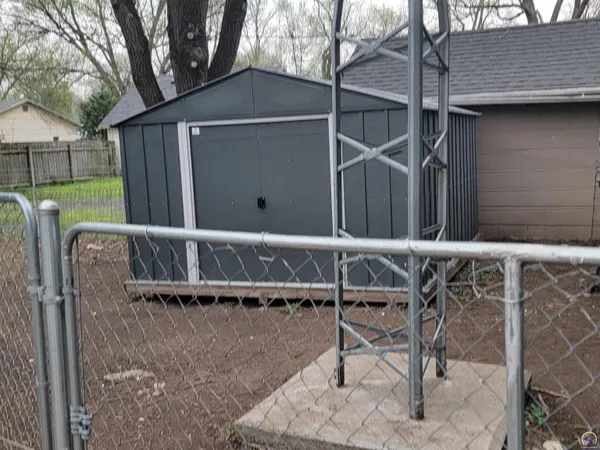 $173,500 | 525 South Exchange Street, Emporia, KS 66801