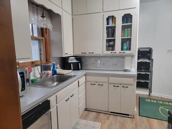 $173,500 | 525 South Exchange Street, Emporia, KS 66801