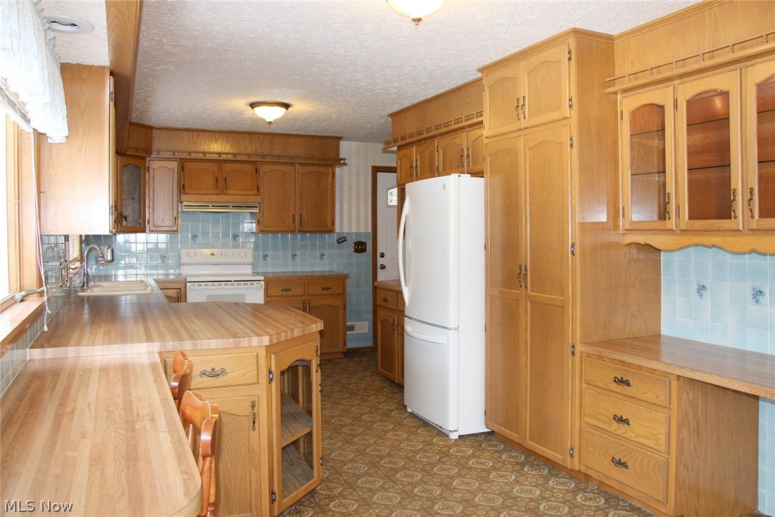 216 Perry Drive Northwest Canton, OH 44708 - Photo 8 of 32
