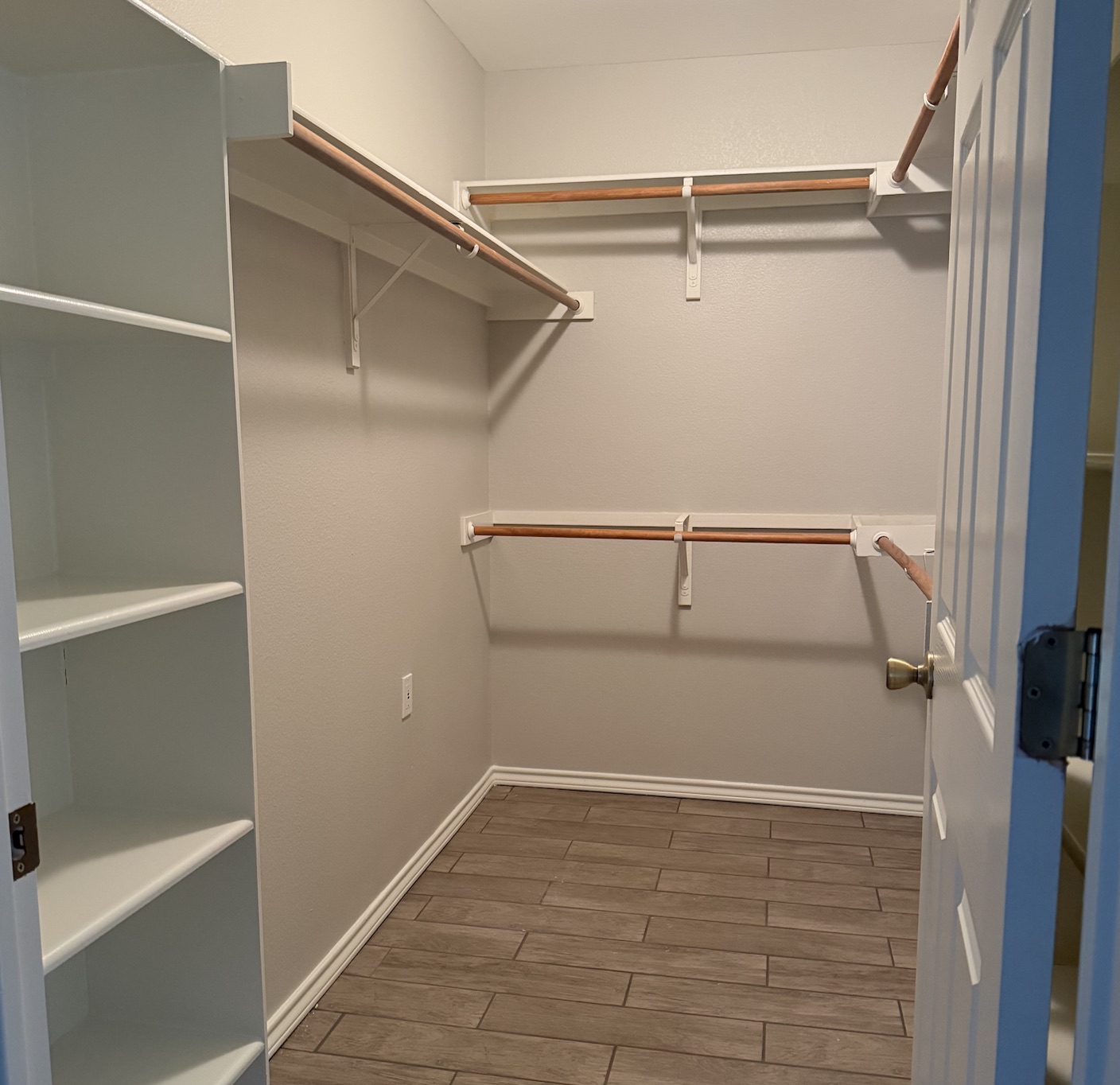 414 Summit Ridge Drive North Point Venture, TX 78645 - Photo 10 of 16 Primary
