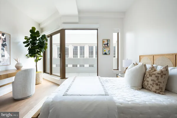 $4,033 | 1425 New York Avenue Northwest, Unit 1313, Washington, DC 20005