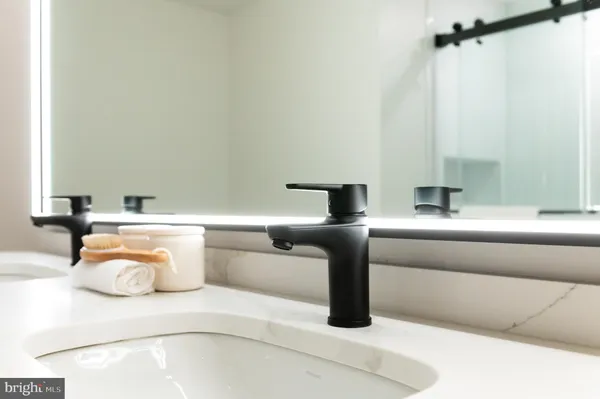 $4,033 | 1425 New York Avenue Northwest, Unit 1313, Washington, DC 20005