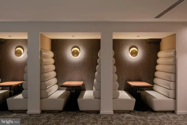 $4,033 | 1425 New York Avenue Northwest, Unit 1313, Washington, DC 20005