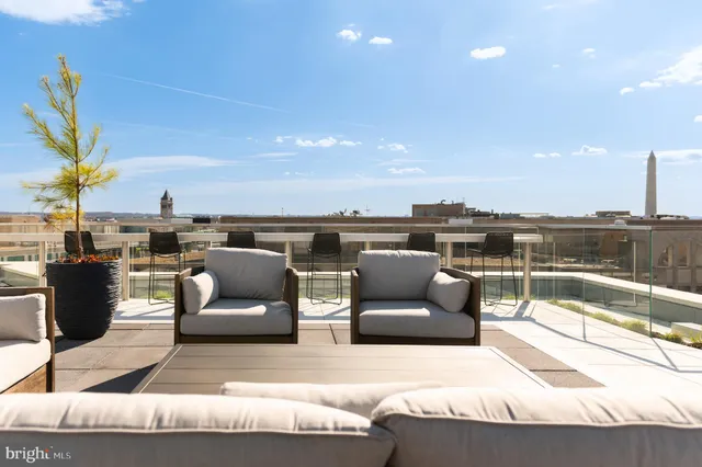 $4,033 | 1425 New York Avenue Northwest, Unit 1313, Washington, DC 20005