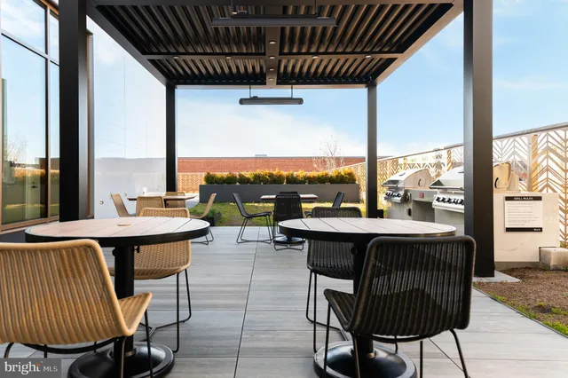 $4,033 | 1425 New York Avenue Northwest, Unit 1313, Washington, DC 20005