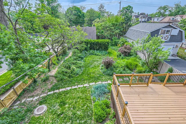 a view of a dinning table and chairs in patio