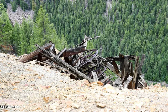 a view of a yard with an outdoor space