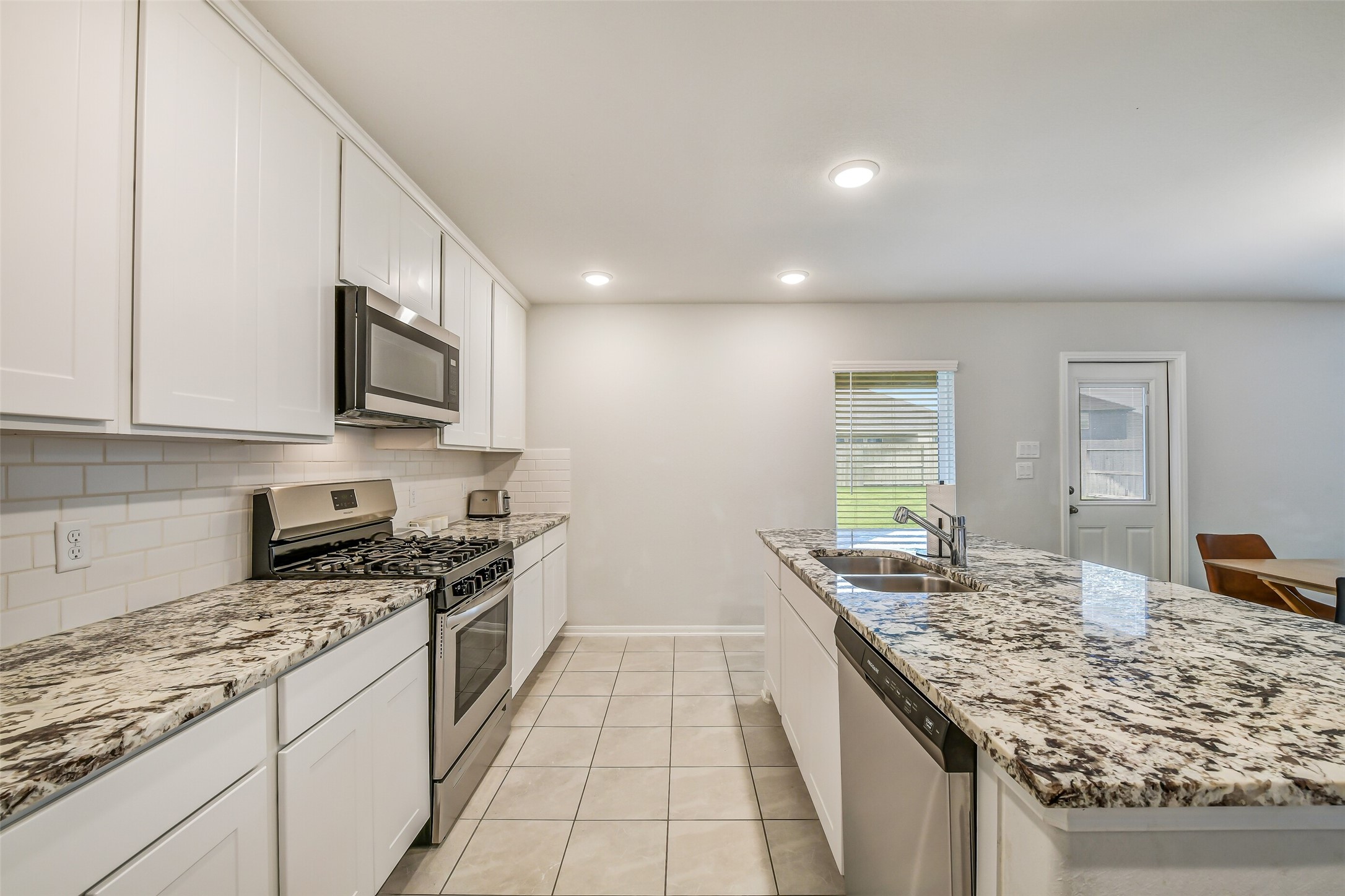 1802 Tioga Vw Drive Rosharon, TX 77583 - Photo 11 of 30 Gallery Image 11