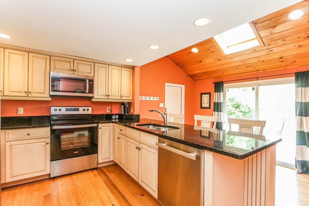 117 Pilgrim Road Springfield, MA 01118 - Photo 2 of 41