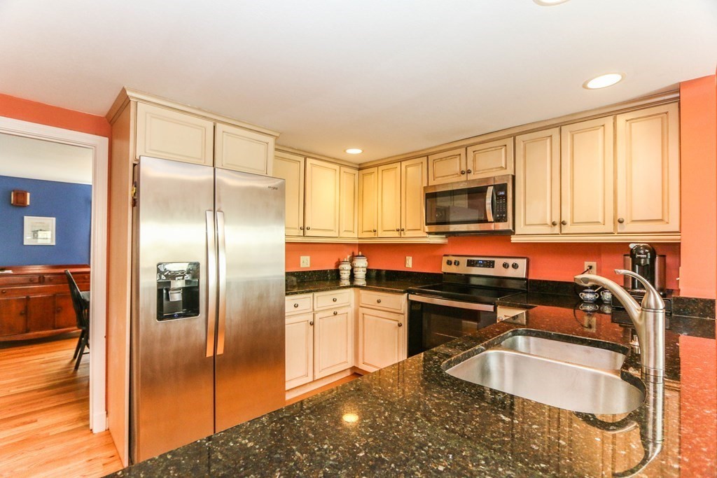 117 Pilgrim Road Springfield, MA 01118 - Photo 4 of 41