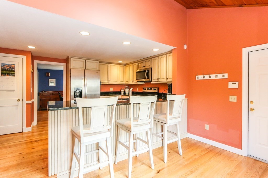 117 Pilgrim Road Springfield, MA 01118 - Photo 5 of 41