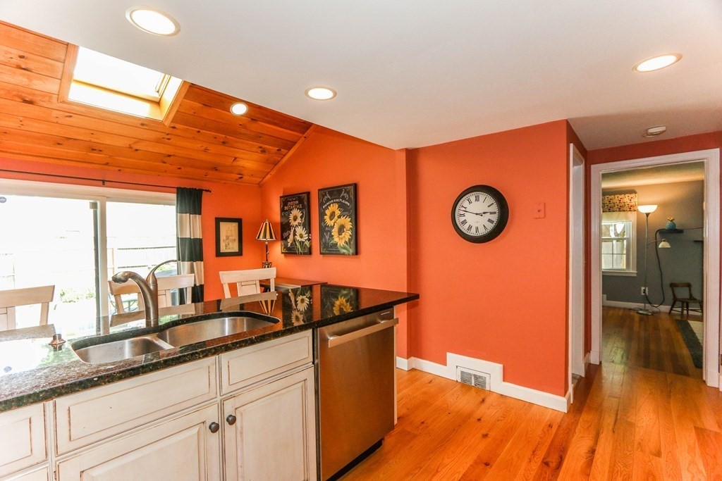 117 Pilgrim Road Springfield, MA 01118 - Photo 7 of 41