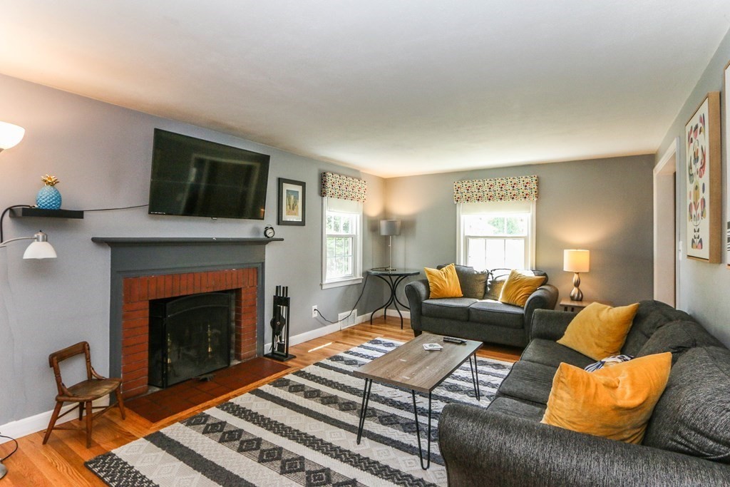 117 Pilgrim Road Springfield, MA 01118 - Photo 8 of 41