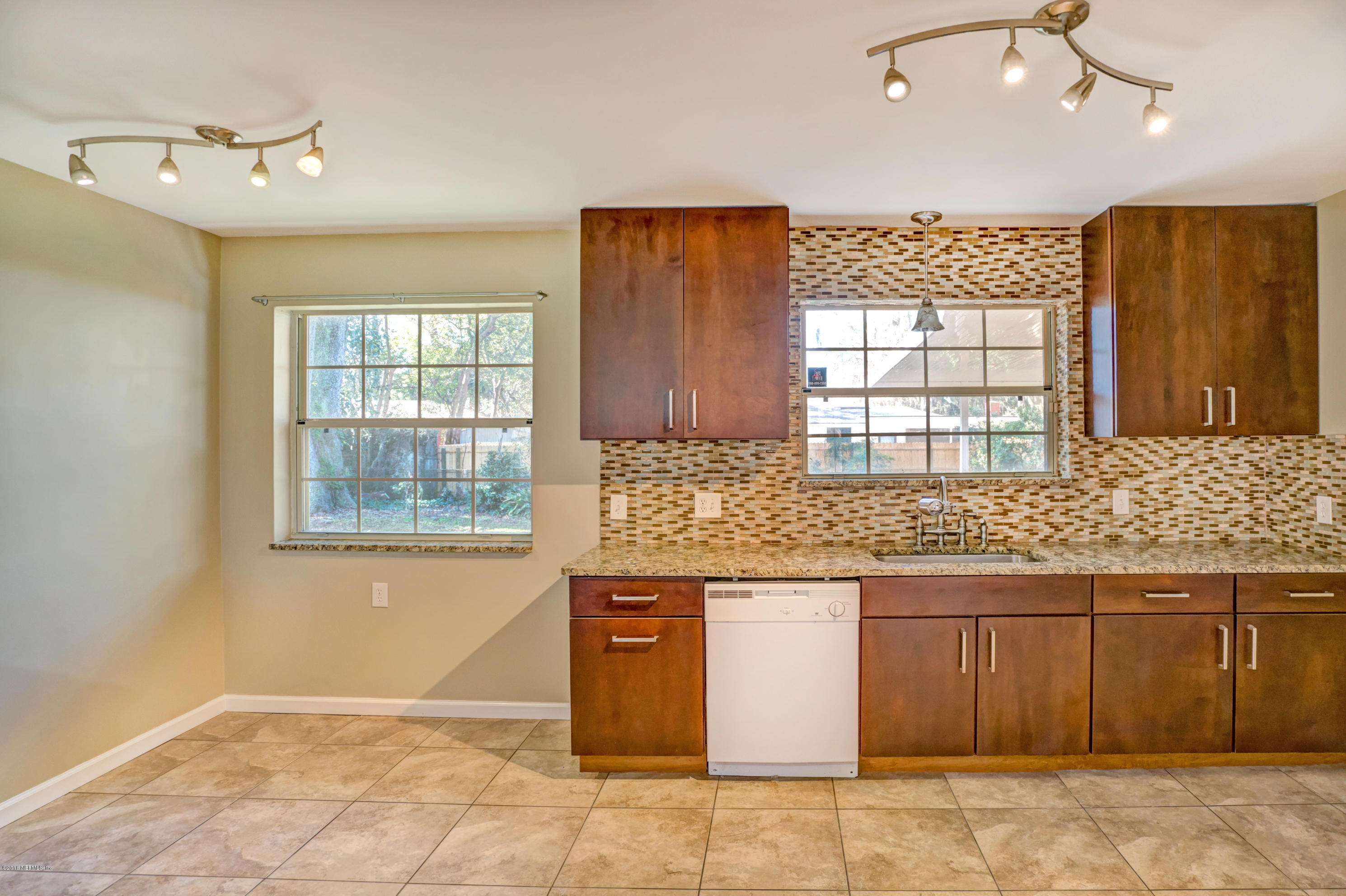 1330 Glengarry Road Jacksonville, FL 32207 - Photo 11 of 19 1330 Glengarry Rd (13)