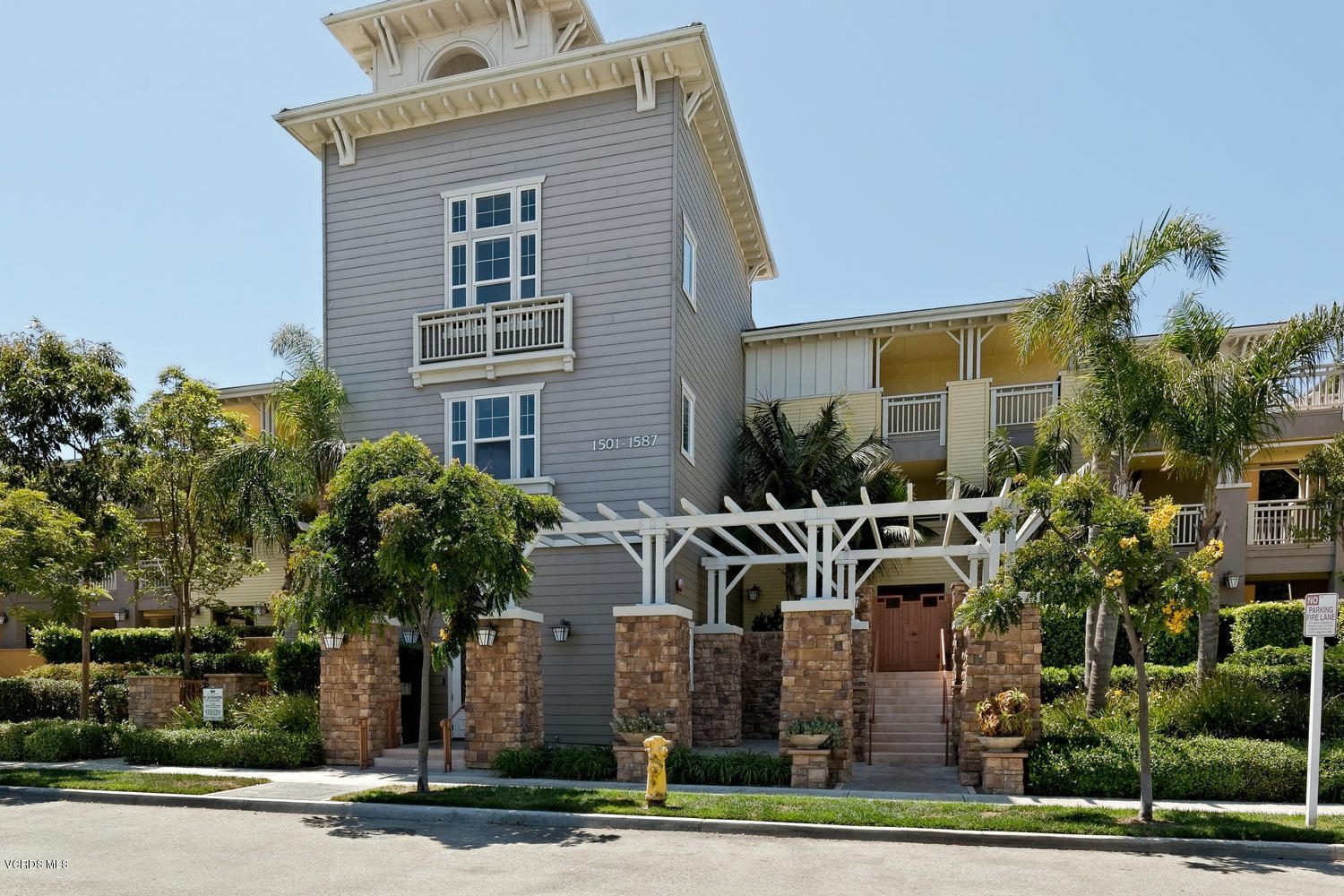 1533 Windshore Way Oxnard, CA 93035 - Photo 2 of 28 a front view of a house with a yard