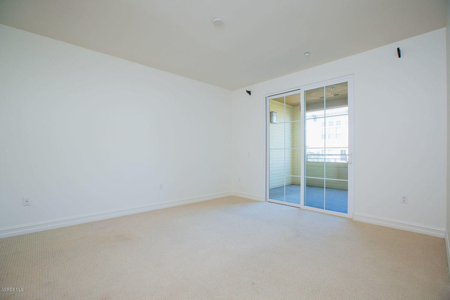 1533 Windshore Way Oxnard, CA 93035 - Photo 16 of 28 an empty room with windows