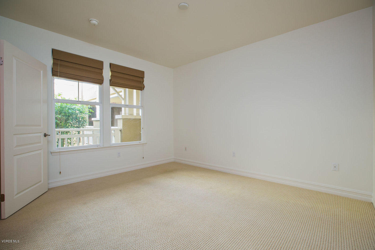 1533 Windshore Way Oxnard, CA 93035 - Photo 19 of 28 an empty room with a window