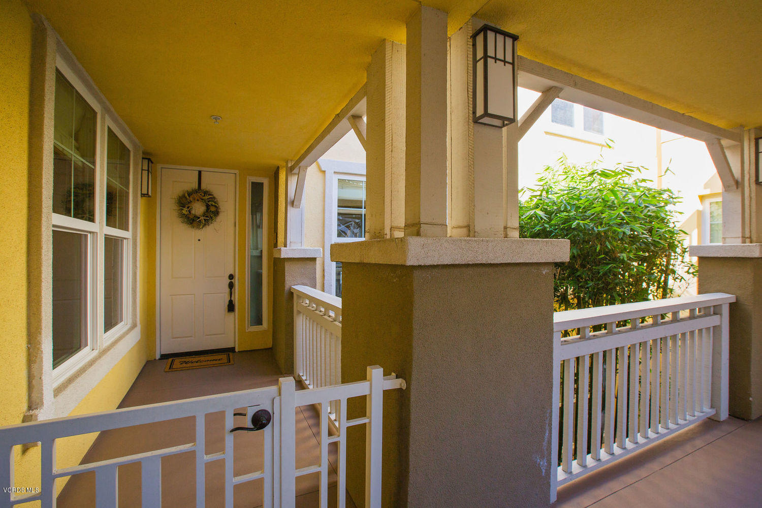 1533 Windshore Way Oxnard, CA 93035 - Photo 3 of 28 a house view with a outdoor space