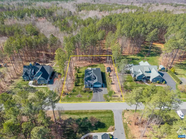 a view of an outdoor space