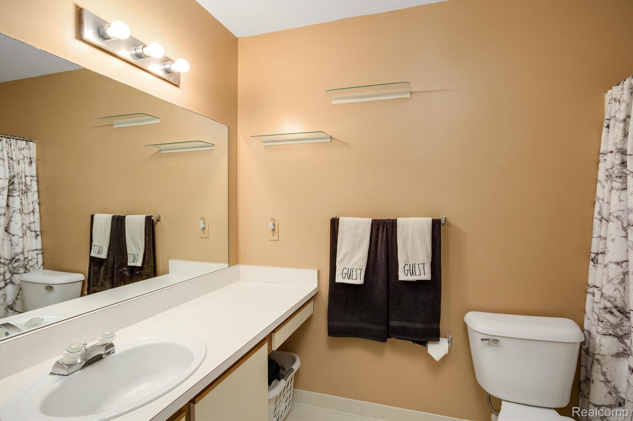150 Pine Tree Ridge, Unit 4 Waterford, MI 48327 - Photo 19 of 27 Gallery Image 19