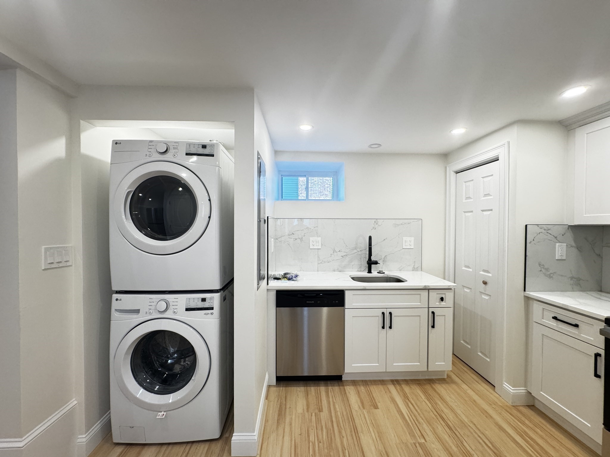26 Buckingham Road, Unit B Quincy, MA 02170 - Photo 2 of 8 Gallery Image 2