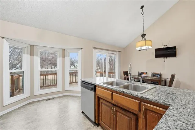 $300,000 | 6801 T Gabbert Drive, Pleasant Valley, MO 64068