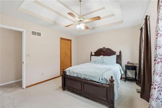 $300,000 | 6801 T Gabbert Drive, Pleasant Valley, MO 64068