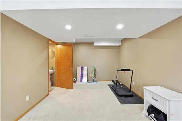 $300,000 | 6801 T Gabbert Drive, Pleasant Valley, MO 64068