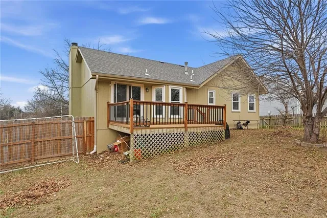 $300,000 | 6801 T Gabbert Drive, Pleasant Valley, MO 64068