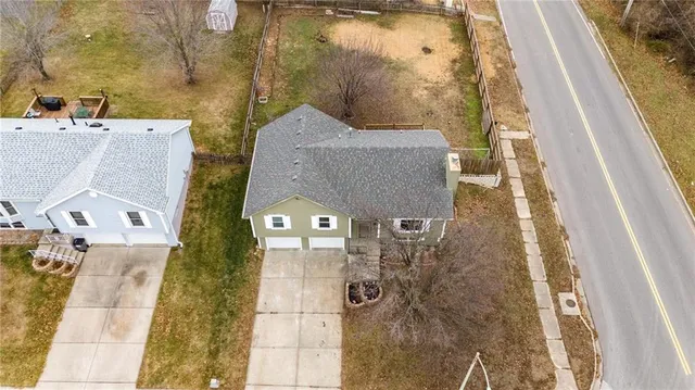 $300,000 | 6801 T Gabbert Drive, Pleasant Valley, MO 64068