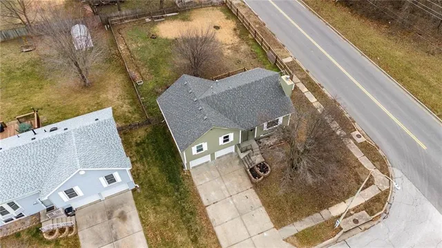 $300,000 | 6801 T Gabbert Drive, Pleasant Valley, MO 64068