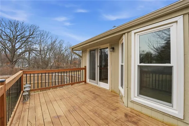 $300,000 | 6801 T Gabbert Drive, Pleasant Valley, MO 64068