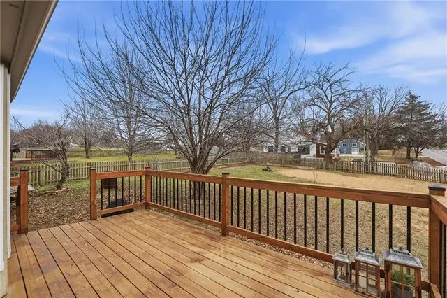 $300,000 | 6801 T Gabbert Drive, Pleasant Valley, MO 64068