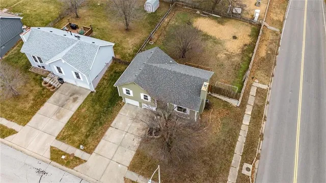 $300,000 | 6801 T Gabbert Drive, Pleasant Valley, MO 64068