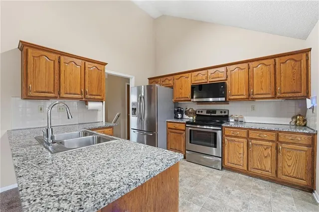 $300,000 | 6801 T Gabbert Drive, Pleasant Valley, MO 64068