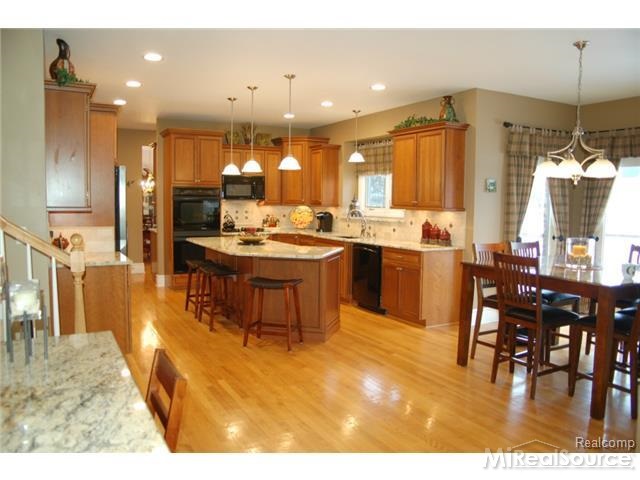 476 Oakbridge Drive Rochester, MI 48306 - Photo 16 of 38 31227983-15.JPG