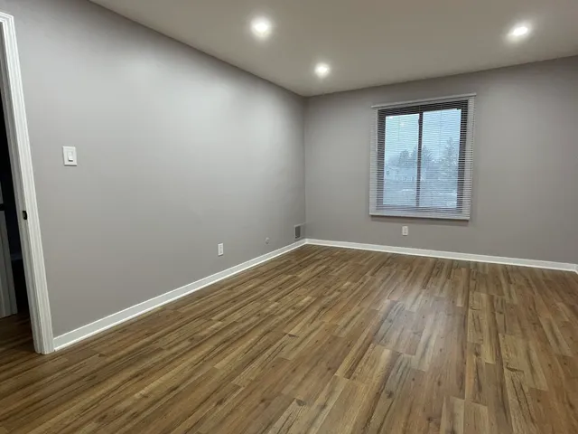 $1,900 | 803 Garden Circle, Unit 7, Streamwood, IL 60107