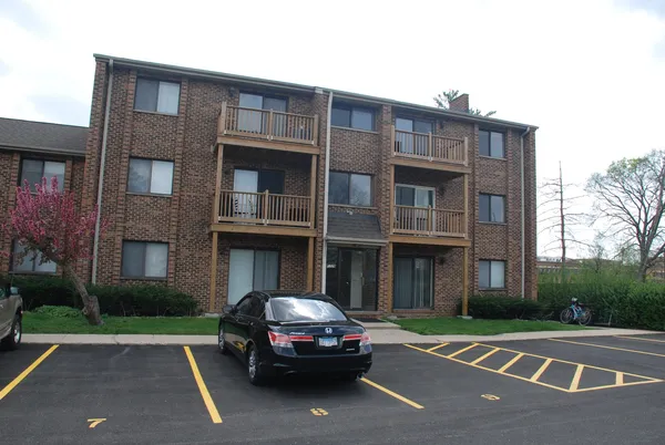 $1,850 | 1779 Rand Road, Unit 2B, Des Plaines, IL 60016