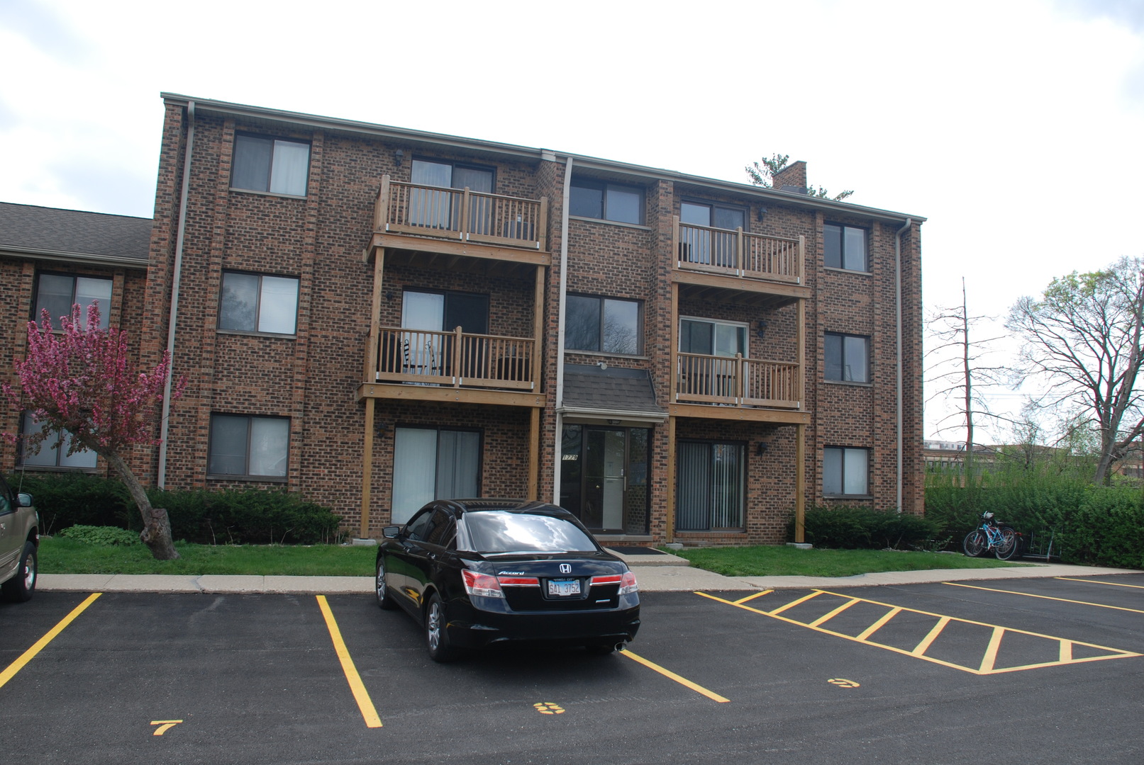 1779 Rand Road, Unit 2B Des Plaines, IL 60016 - Photo 1 of 8